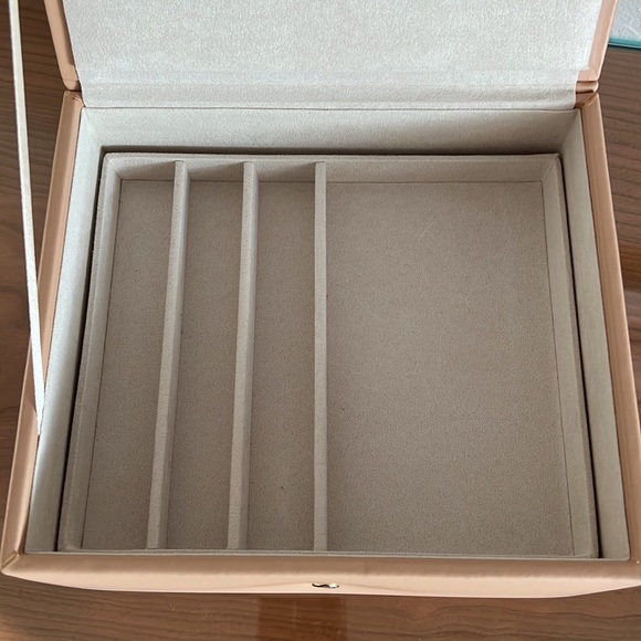 Mejuri Large Leather Jewelry Box EUC - Picture 12 of 13